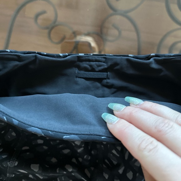 Lululemon scalloped Patterned leggings SZ 4 - Picture 5 of 6